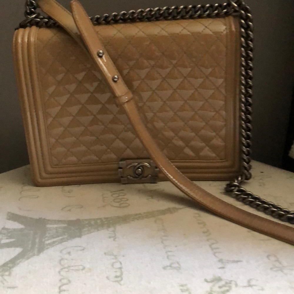 Chanel boy bag beige patent leather